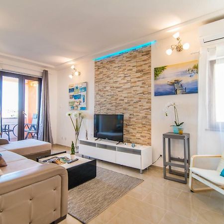 Charming House On The Beach And Deluxe Apartment Pula Bagian luar foto