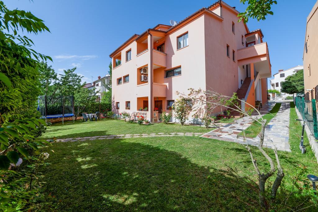 Charming House On The Beach And Deluxe Apartment Pula Bagian luar foto