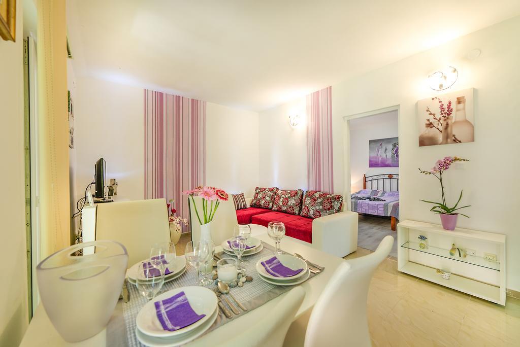 Charming House On The Beach And Deluxe Apartment Pula Bagian luar foto