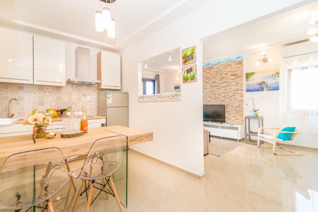 Charming House On The Beach And Deluxe Apartment Pula Bagian luar foto