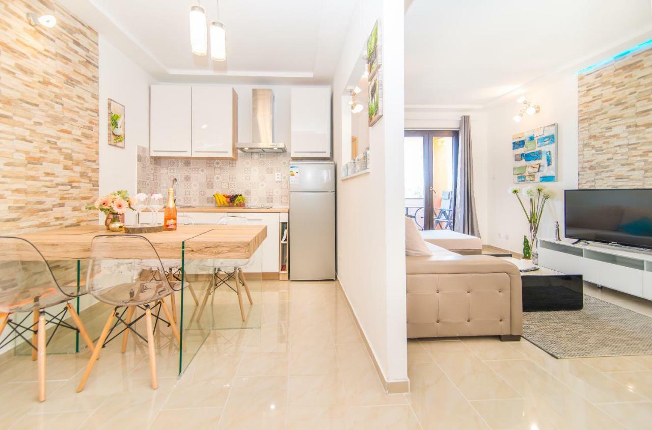 Charming House On The Beach And Deluxe Apartment Pula Bagian luar foto
