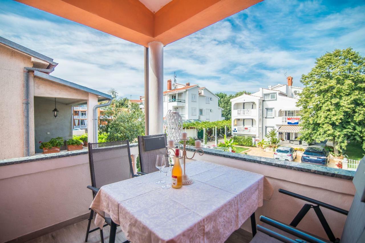 Charming House On The Beach And Deluxe Apartment Pula Bagian luar foto
