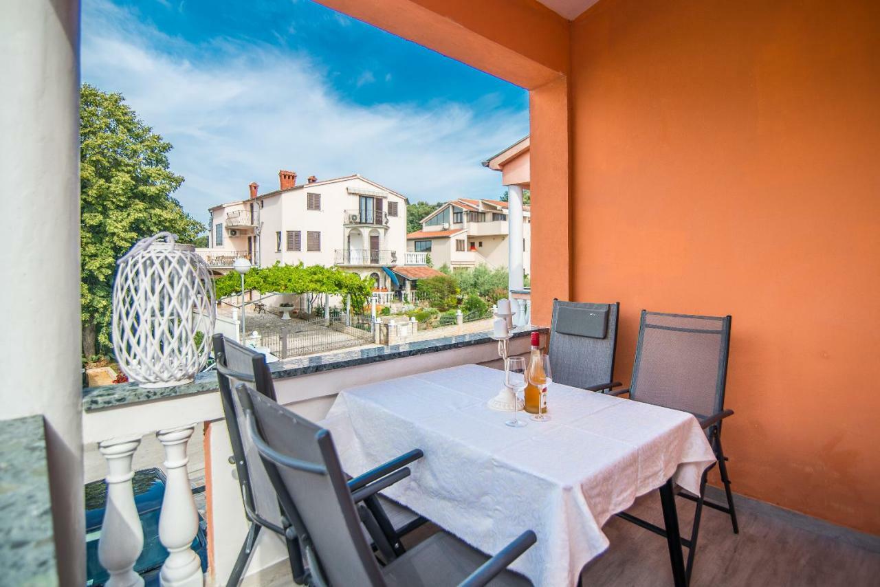 Charming House On The Beach And Deluxe Apartment Pula Bagian luar foto