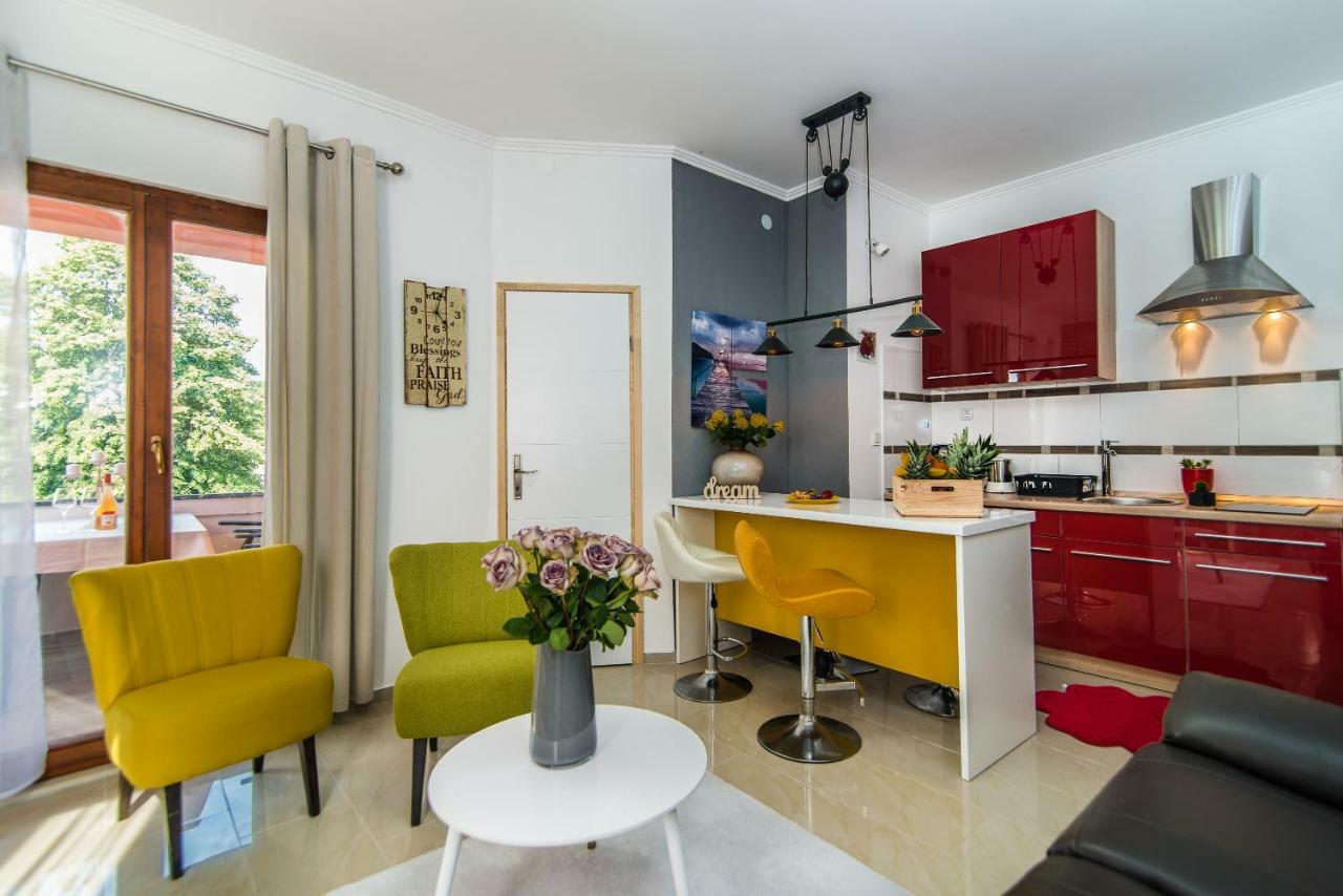 Charming House On The Beach And Deluxe Apartment Pula Bagian luar foto