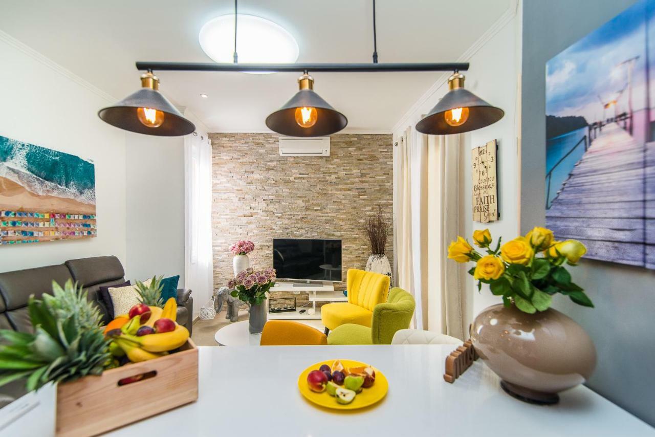Charming House On The Beach And Deluxe Apartment Pula Bagian luar foto
