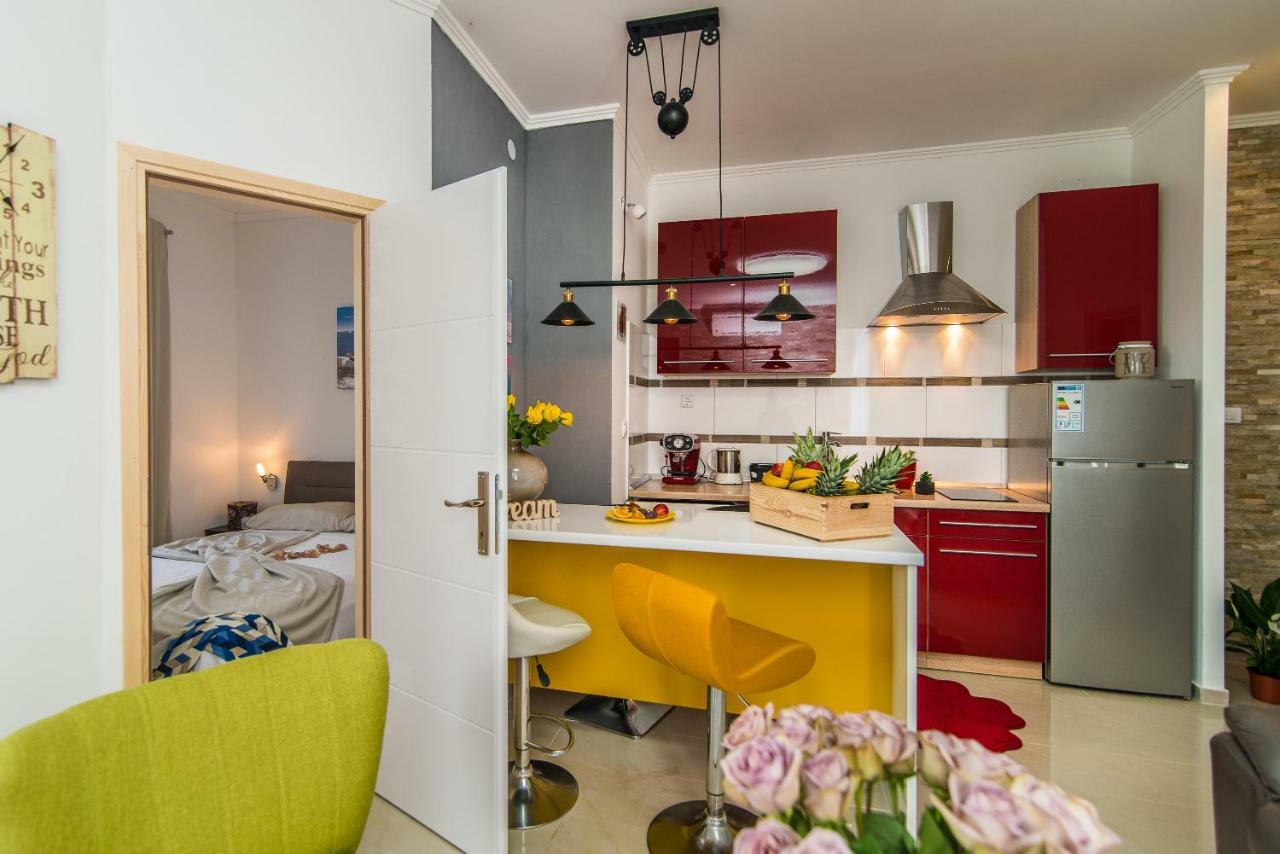 Charming House On The Beach And Deluxe Apartment Pula Bagian luar foto